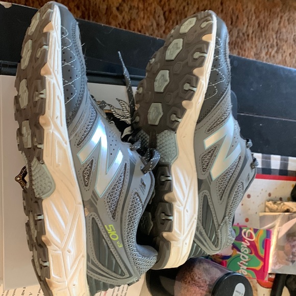 New Balance All Terrain 510 V3 Gray Running Shoes with silver accent - Picture 5 of 10